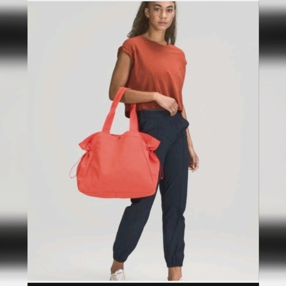 Lululemon Shopper Bag In Solar Orange OS - Picture 1 of 16